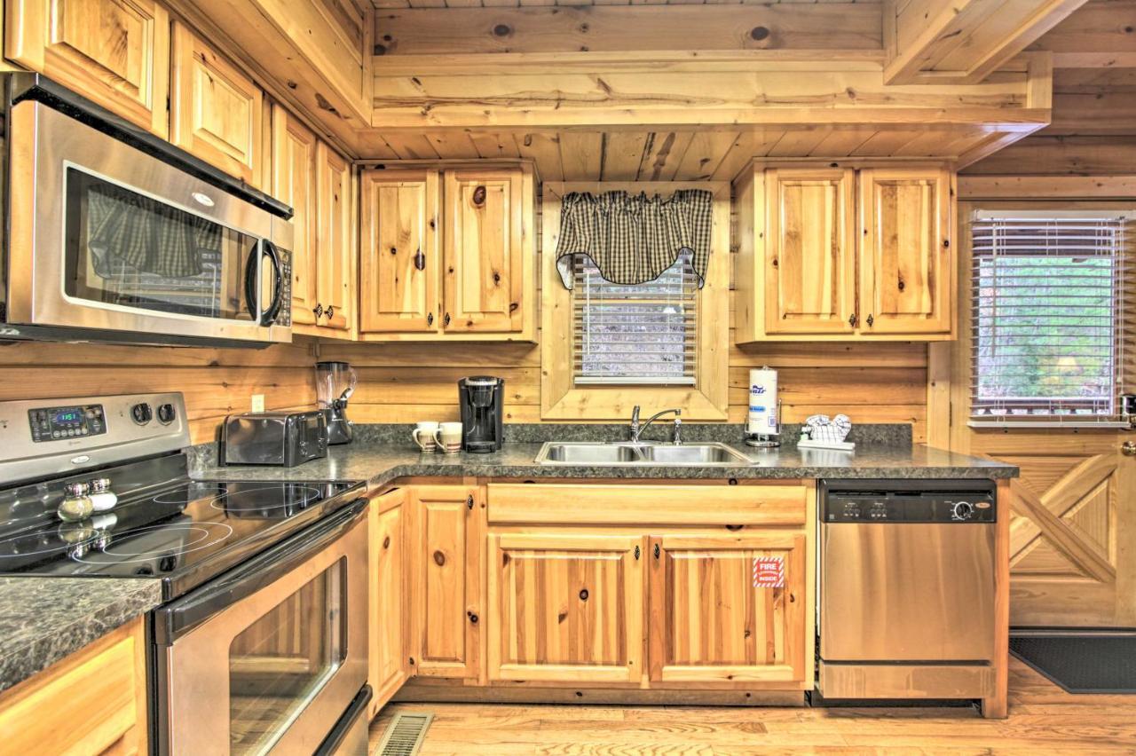 Cabin With Hot Tub About 2 Mi To Island In Pigeon Forge! Kültér fotó