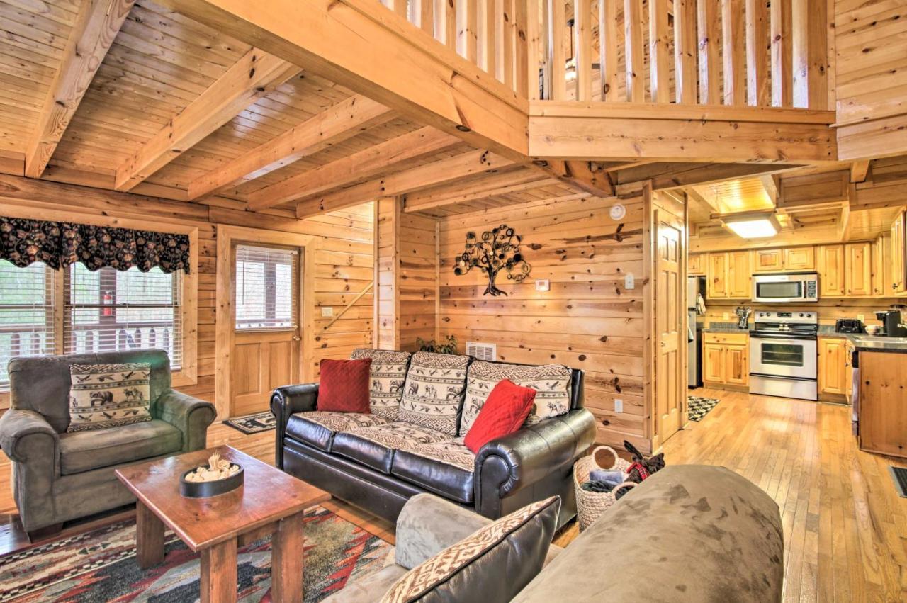 Cabin With Hot Tub About 2 Mi To Island In Pigeon Forge! Kültér fotó