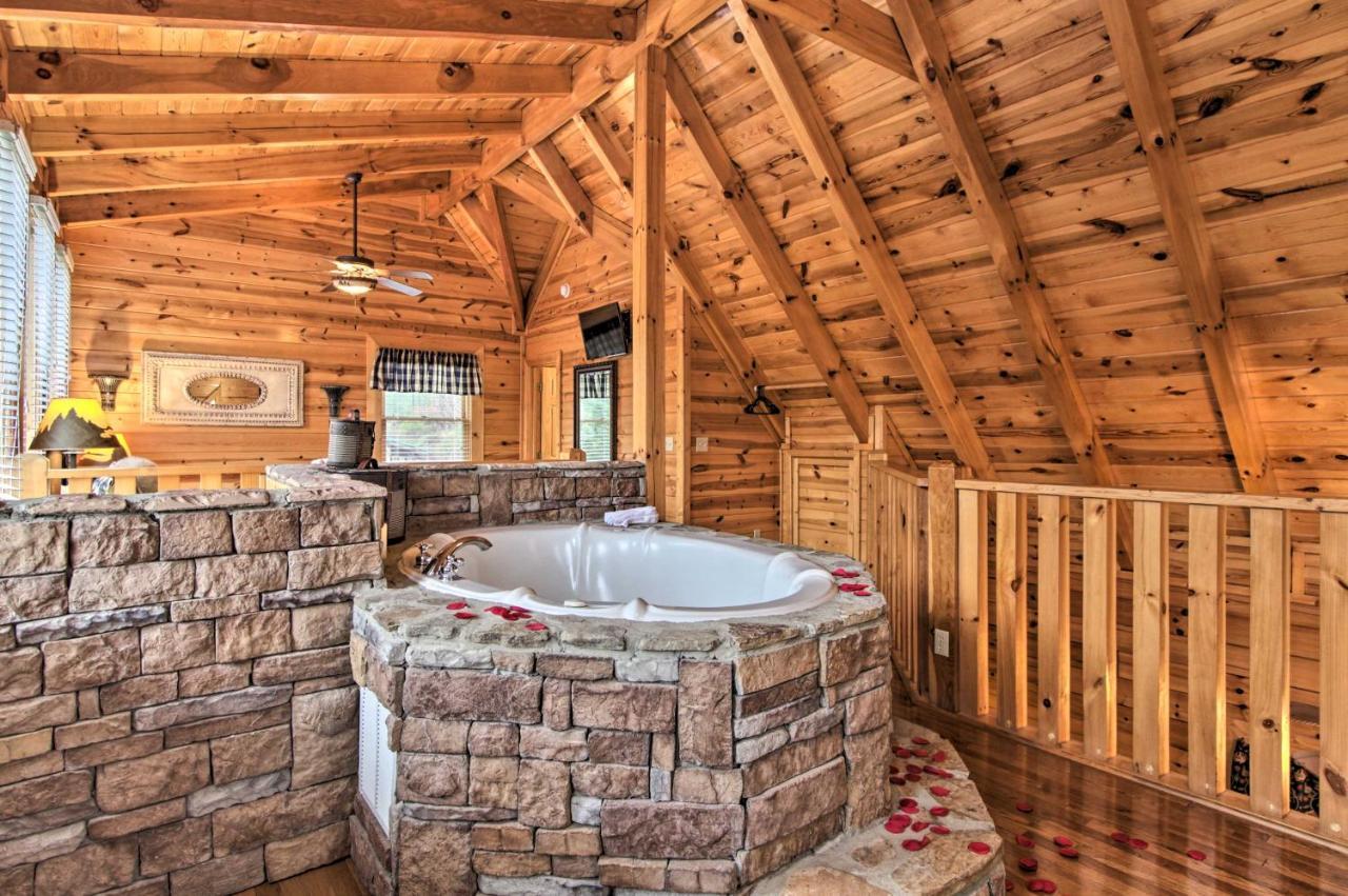 Cabin With Hot Tub About 2 Mi To Island In Pigeon Forge! Kültér fotó